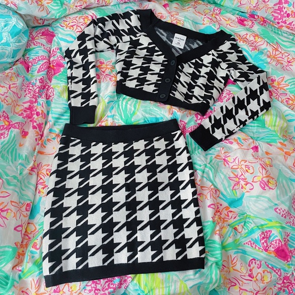 Social Tourist Knit Set - Picture 7 of 9